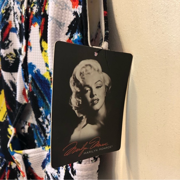 Marilyn Monro Sleeveless Sheath Dress - Picture 11 of 15